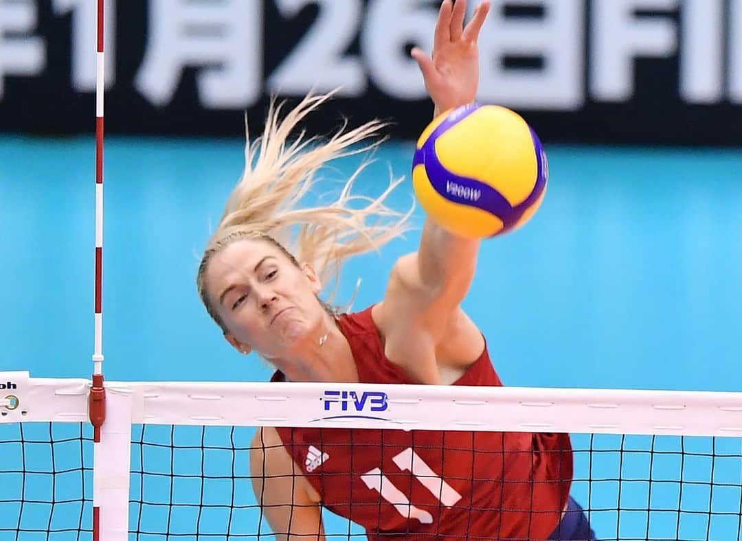 USA Volleyballさんのインスタグラム写真 - (USA VolleyballInstagram)「Karsta Lowe came off the bench to score 18 points and @usavwnt had a 15-5 block advantage to defeat Serbia 3-1 to improve to 2-0 in FIVB World Cup. --- For the recap, go to usavolleyball.org. 📸 @volleyballworld」9月16日 1時34分 - usavolleyball