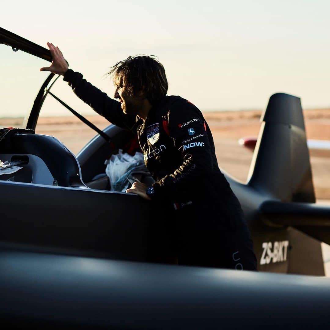 のインスタグラム：「We made a film. @costadario made history. This is a pilot’s eye view of Dreams of Flight, a film directed by @jacobsutton_studio.  #Hamiltonwatch #DreamsOfFlight @artpartner @bakerkentprod」
