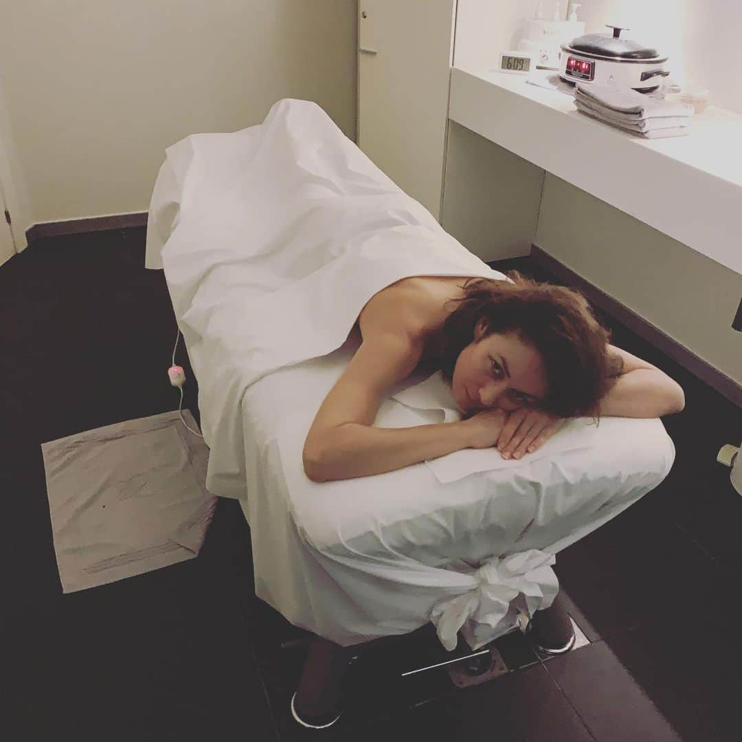 オルガ・キュリレンコさんのインスタグラム写真 - (オルガ・キュリレンコInstagram)「I just had THE BEST MASSAGE ever at @shawellness It was the highlight of my day.  I know it sounds like exaggeration but it’s actually so true! #myshaexperience #bestmassage #inheaven」9月16日 2時41分 - olgakurylenkoofficial