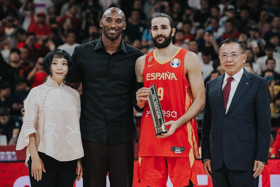 フェニックス・サンズさんのインスタグラム写真 - (フェニックス・サンズInstagram)「‪🥇MVP | Mamba Mentality‬ ‪#FIBAWC 🇪🇸‬」9月16日 2時41分 - suns