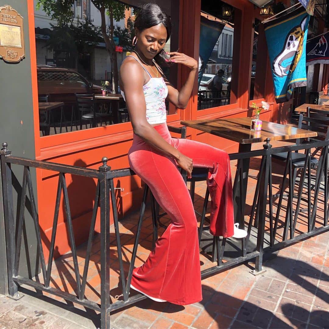 トーリ・ボウイのインスタグラム：「Another day in Paradise💁🏿‍♀️❤️☺️ #AppreciateYourBlessings #SundaeVibes」