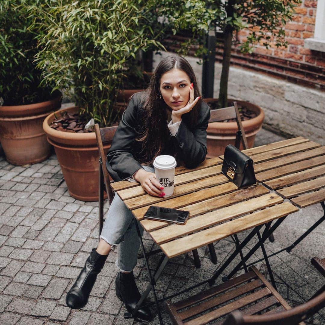 スタニスラワ・コンスタンチノワさんのインスタグラム写真 - (スタニスラワ・コンスタンチノワInstagram)「Продолжите фразу:  Ну давай расскажи мне... Буду выбирать самый понравившийся😂」9月16日 2時59分 - stasya_konstantinovaa