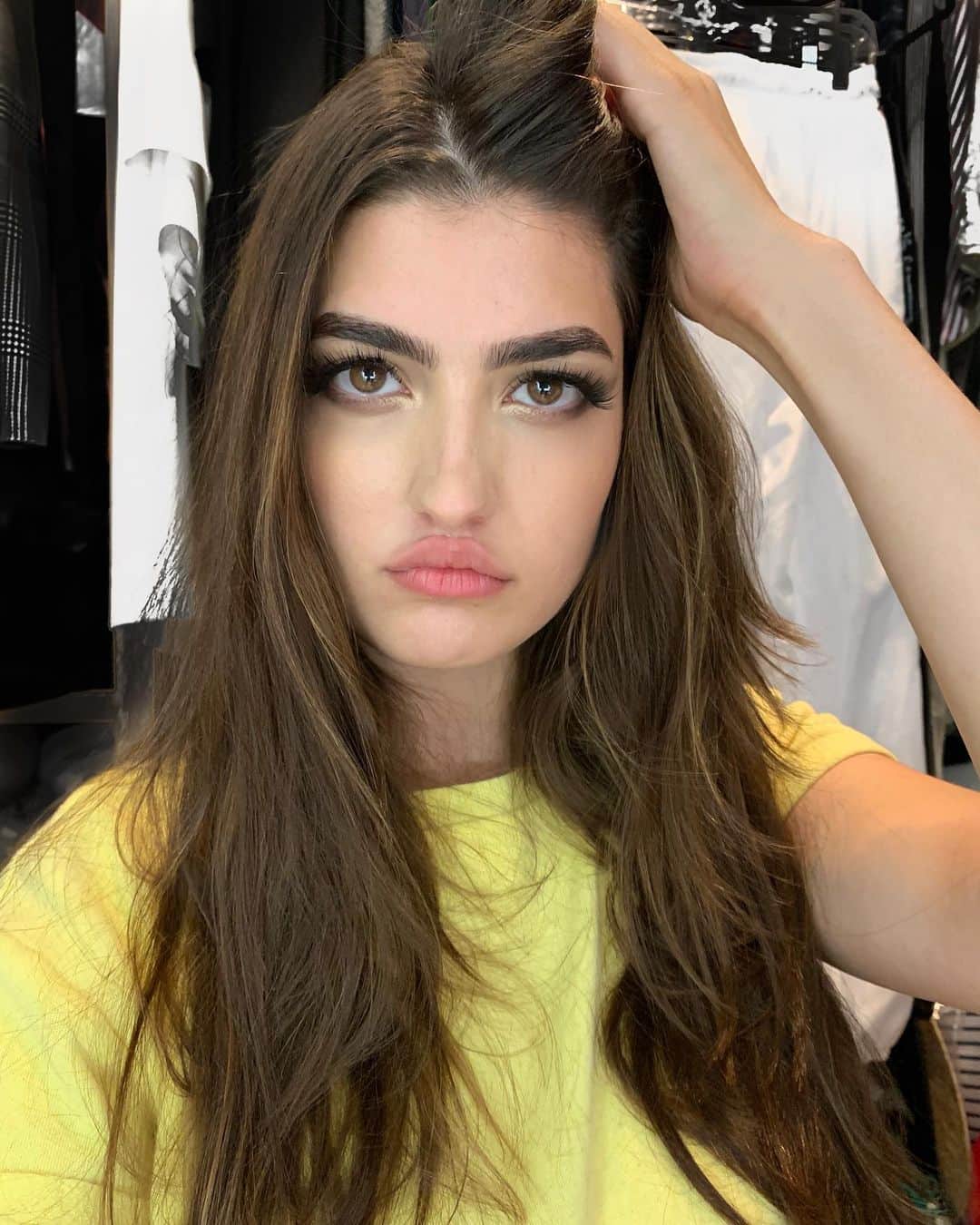 のインスタグラム：「Swipe to see why I [look cute but] don’t look like my normal self (I had to post this because I find it so funny)」