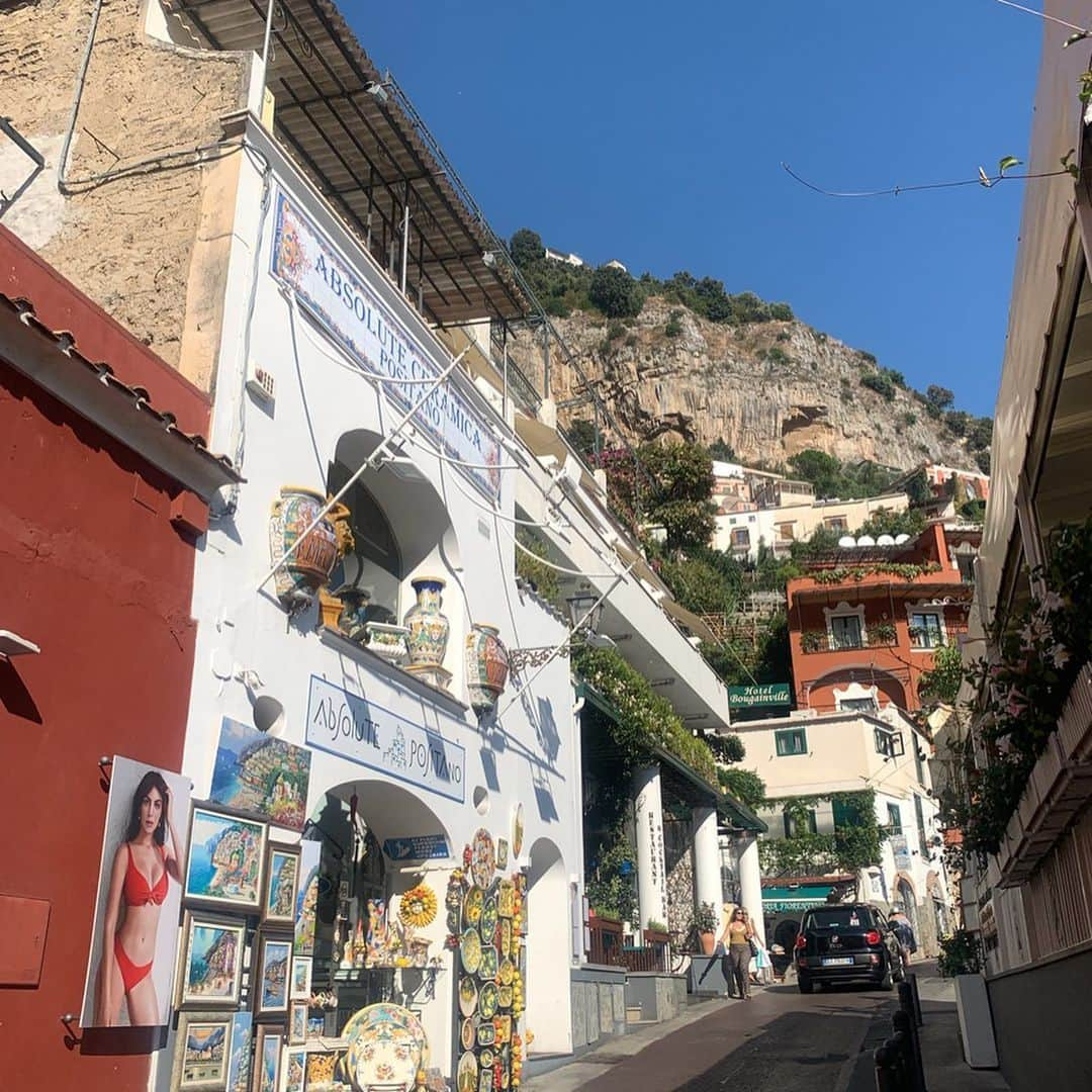 和央ようかさんのインスタグラム写真 - (和央ようかInstagram)「Positano 😍❤️😘🇮🇹what a view 🤩  #ポジターノ 🇮🇹❤️😍💕 #雑誌で何度も見た景色 🤩🤩🤩 これは確かに南イタリアの本には必ずと言って良いほど表紙などに使われている景色だ😍🤩夜もまたロマンティック😍🤩❤️💕 #イタリア 🇮🇹#ポジターノ #和央ようか #yokawao #takakoworldstylin🌎  #lifestyle #amazingview  #Italy #positano」9月16日 3時01分 - yokawao0215