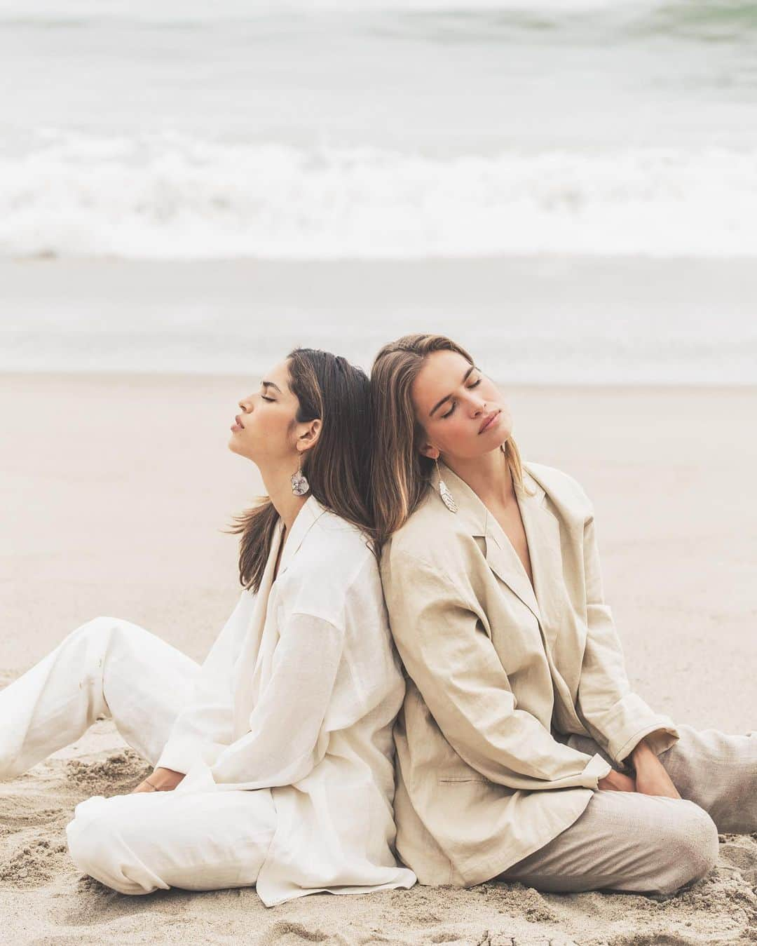 ストーミ・ヘンレイさんのインスタグラム写真 - (ストーミ・ヘンレイInstagram)「Dreamiest shoot for @leskjewelry ✨💫☺️ with @julianaherz shot by @michawissen 💛 we’re wearing “Low tide”」9月16日 3時16分 - stormibree