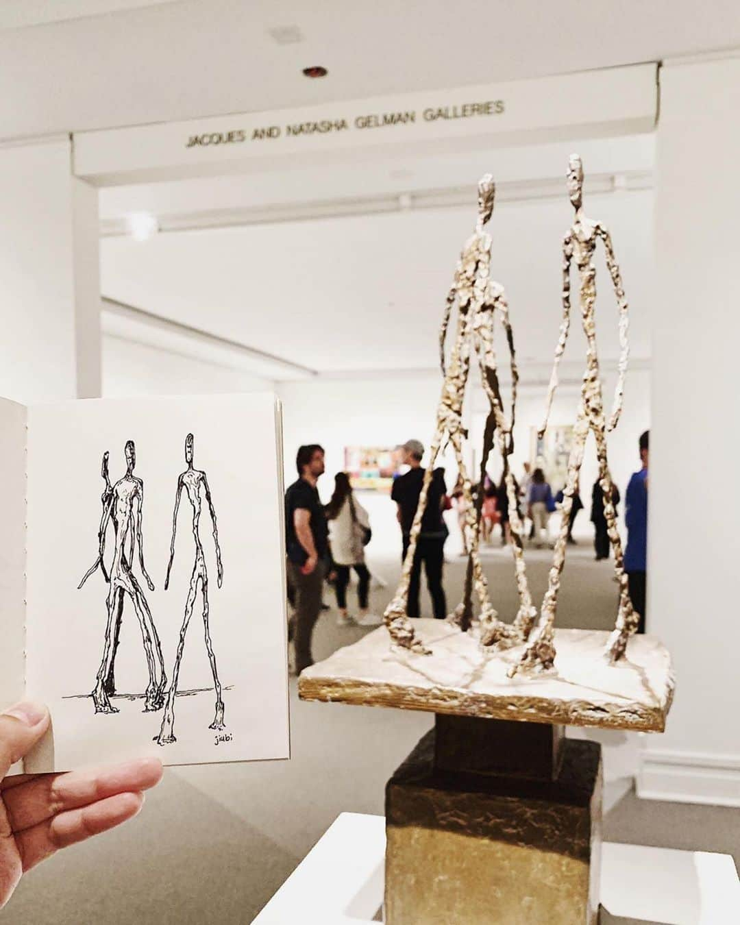 メトロポリタン美術館さんのインスタグラム写真 - (メトロポリタン美術館Instagram)「A weekend stroll with Giacometti’s “Three Men Walking II” for today’s #MetSketch Sunday pick from @jiubijiubi. 🚶‍♂️🚶‍♂️🚶‍♂️⁣ ⁣ Have a #MetSketch of your own? Share it using our hashtag for a chance to be featured here! 👀 ⁣ ⁣ 🎨 Alberto Giacometti (Swiss, 1901–1966). Three Men Walking II, 1949. Bronze. © 2019 Artists Rights Society (ARS), New York. On view in Gallery 907. #MetModern #TheMet」9月16日 3時27分 - metmuseum