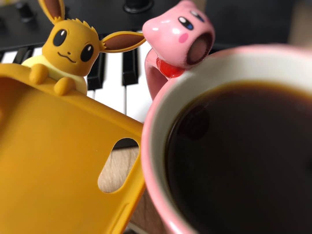 なるせのインスタグラム：「昨日 好きな音楽をたくさん聴いたり ドラマを見たり ちょっとだけ外に出てみたり 普段やらないことを 気分転換になるかなと思って それだけをやってみた 楽しかった いろんなものをかった 楽しかった たのしかったよって報告をみんなにしちゃうくらい ひとり遊びもうまくなりました！ひさびさに何も考えず ぽけーっとできた いつもか！！あはは そういえば 札幌でイーブイのスマホケースをかったよ かわいい かーびぃのマグカップも かわいい そういう ことです」