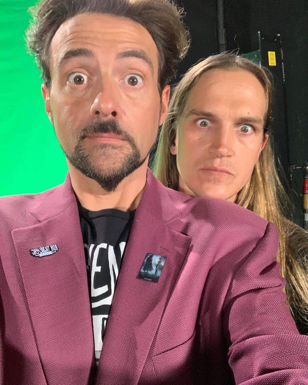 ケヴィン・スミスのインスタグラム：「“Hear my favoritism roll, oh! Never be a brother like me go solo!” - Chuck D, “Welcome to the Terrordrome.” In 1 month, my Flavor Flav @jaymewes and I bring you @jayandsilentbob Reboot! THIS WEEK, tickets go on sale for our Reboot Roadshow stops in... San Diego, CA Oakland, CA Sacramento, CA Eugene, OR Olympia, WA Spokane, WA Calgary, AB Edmonton, AB Medicine Hat, AB Salt Lake City, UT Winnipeg, MB Fargo, ND Toronto, ON Montreal Portland, ME Albany, NY Providence, RI Hartford, CT Huntington, NY Baltimore, MD Wilmington, DE Richmond, VA Durham, NC Charlotte, NC Charleston, SC Macon, GA  Jacksonville, FL Birmingham, AL New Orleans, LA! Get tix for those shows or the @fathomevents screenings on 10/15 and 10/17 at the link in my bio! #KevinSmith #JayAndSilentBobReboot #JasonMewes #rebootroadshow #fathomevents」