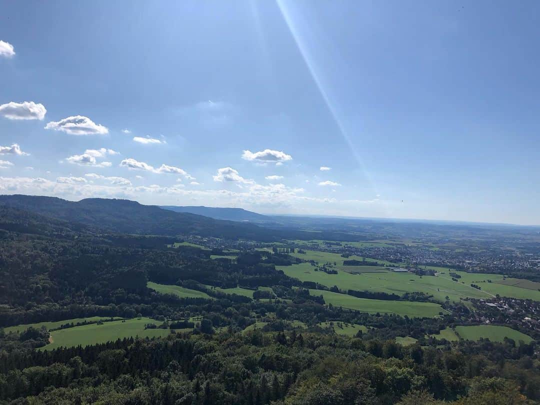 川口太一さんのインスタグラム写真 - (川口太一Instagram)「I have no words to express how I felt today...Just amazing... I went to see one of the most famous, beautiful castles in Germany called Hohenzollern Castle.  I definitely want to go back again to the places where I went to today.  今日はライブ観て頂き有難うございました！そして今日はオフだったので#ホーエンツォレルン城 に行ってきました！なんと家から車で30分！近い🤭 とにかく綺麗すぎて本当に言葉じゃ表現できないくらい… 時間がある時また来よう！違う所も行ってみよう🇩🇪 #ホーエンツォレルン城 #三大美城 #天空の城 #ドイツ #ドイツ生活 #南ドイツ #ロッテンブルグ #休み #アクティブレスト #バレーボール #アスリート #川口太一 #yaeca #ct70 #mhl #universalproducts #iwc #pasojewelry」9月16日 3時43分 - k.taichi20