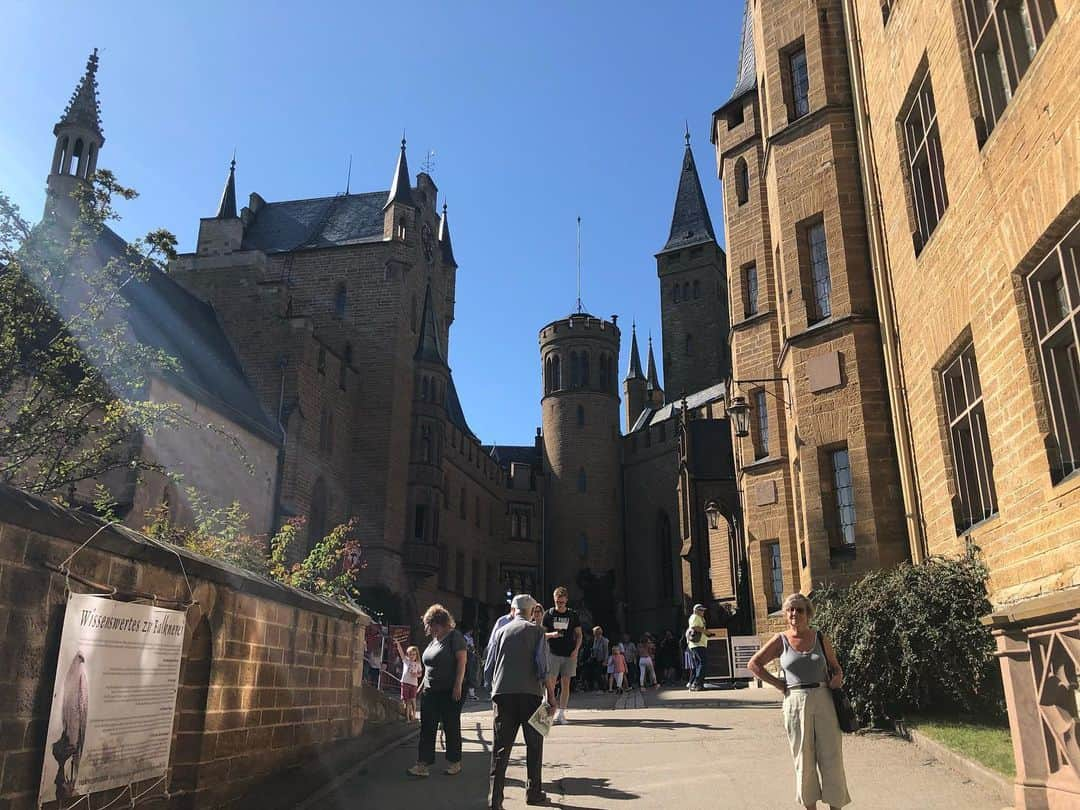 川口太一さんのインスタグラム写真 - (川口太一Instagram)「I have no words to express how I felt today...Just amazing... I went to see one of the most famous, beautiful castles in Germany called Hohenzollern Castle.  I definitely want to go back again to the places where I went to today.  今日はライブ観て頂き有難うございました！そして今日はオフだったので#ホーエンツォレルン城 に行ってきました！なんと家から車で30分！近い🤭 とにかく綺麗すぎて本当に言葉じゃ表現できないくらい… 時間がある時また来よう！違う所も行ってみよう🇩🇪 #ホーエンツォレルン城 #三大美城 #天空の城 #ドイツ #ドイツ生活 #南ドイツ #ロッテンブルグ #休み #アクティブレスト #バレーボール #アスリート #川口太一 #yaeca #ct70 #mhl #universalproducts #iwc #pasojewelry」9月16日 3時43分 - k.taichi20