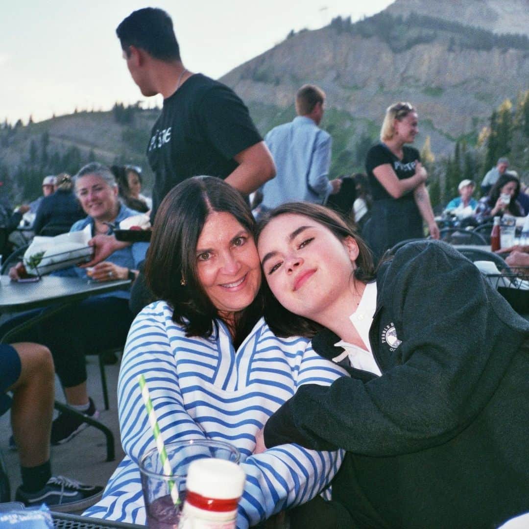 ランドリー・ベンダーのインスタグラム：「Look who’s birthday it is! My biggest support system and bestest friend. There aren’t enough adjectives in the world that complete this caption 💙 I love you!!!!」