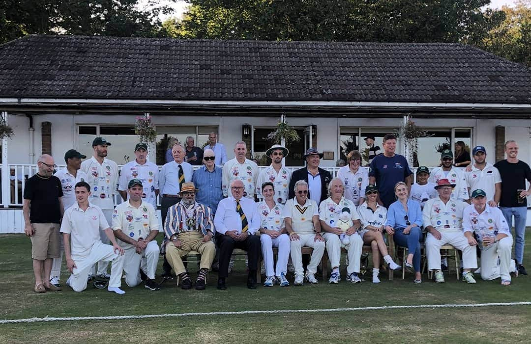 オリバー・フェルプスさんのインスタグラム写真 - (オリバー・フェルプスInstagram)「Another brilliant day playing cricket with the Bunburys against the mighty @saracensofficial it doesn't happen as often these days but it's always great to see my Bunbury family. 🏏 cricket #BunburyCricket」9月16日 3時51分 - oliver_phelps