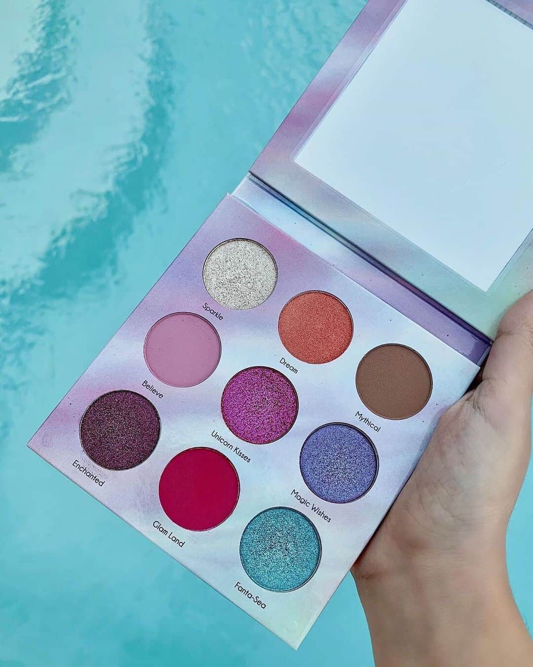 LiveGlamさんのインスタグラム写真 - (LiveGlamInstagram)「No, you aren’t dreaming 😴 Our Magical Dust palette is a daily dose of total fantasy, IRL 🦄 Describe your fave shade using emojis ONLY! ✨🍊🍪🌸💞💜🍇🌺👗#LiveGlamFam 📸 blissbrie」9月16日 3時56分 - liveglam