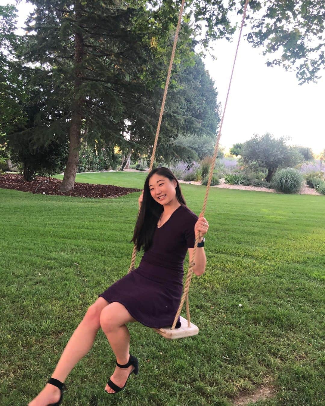のインスタグラム：「Expectation vs. reality. • It’s wedding season so here’s to all my friends and friends of friends whose weddings I’m crashing. Cheers 🥂  #weddingseason #weddings #happilyeverafter #mrandmrs  #weddingseason2019 #avignon」