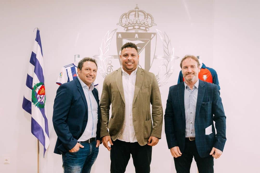 ロナウドのインスタグラム：「Con Juan Carlos, presidente de la Asociación de Veteranos del @realvalladolid, con quienes vamos a colaborar estrechamente, y Eusebio, otro histórico de la entidad.」