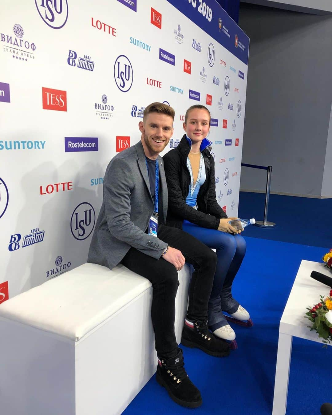 Phil Harrisさんのインスタグラム写真 - (Phil HarrisInstagram)「Back home after a fantastic week! It was an absolute pleasure taking @elena.komova.gb to the Junior Grand Prix in Chelyabinsk, Russia! What a way to experience your first international event!! It was far from your best skate with a lot of little mistakes, but I am still proud of how you performed and the potential you have shown! There were still positives, but now it’s time to get back to work, take in the lessons learnt and make improvements ready for the next one 👊🏼💪🏼🇬🇧 . . . @britishiceskating @internationalschoolofskating @planeticeuk @isufigureskating @pulsinhq @figureskating_ @chiquesport @europeonice #team #teamwork #proud #positive #hardwork #workhard #progress #competition #jgpfigure #coach #coaching #figureskater #figureskating #iceskater #iceskating #icedance #performance #moveon #liveandlearn #development」9月16日 4時58分 - phil1harris