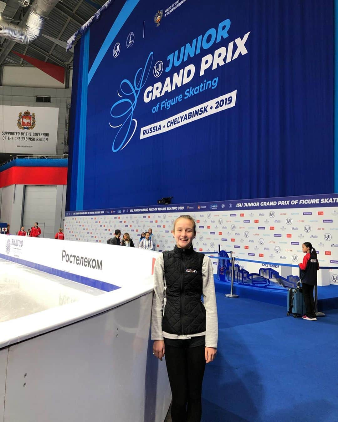 Phil Harrisさんのインスタグラム写真 - (Phil HarrisInstagram)「Back home after a fantastic week! It was an absolute pleasure taking @elena.komova.gb to the Junior Grand Prix in Chelyabinsk, Russia! What a way to experience your first international event!! It was far from your best skate with a lot of little mistakes, but I am still proud of how you performed and the potential you have shown! There were still positives, but now it’s time to get back to work, take in the lessons learnt and make improvements ready for the next one 👊🏼💪🏼🇬🇧 . . . @britishiceskating @internationalschoolofskating @planeticeuk @isufigureskating @pulsinhq @figureskating_ @chiquesport @europeonice #team #teamwork #proud #positive #hardwork #workhard #progress #competition #jgpfigure #coach #coaching #figureskater #figureskating #iceskater #iceskating #icedance #performance #moveon #liveandlearn #development」9月16日 4時58分 - phil1harris