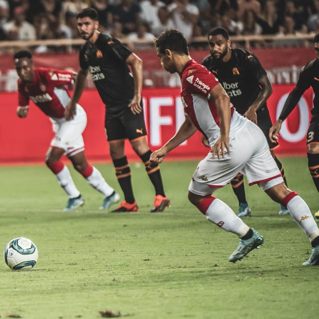 ASモナコさんのインスタグラム写真 - (ASモナコInstagram)「2️⃣-2️⃣ 👉 Mi-temps à Monaco 🇲🇨 face à l’OM.  @wissbenyedder est le double buteur ⚽️⚽️ Rouge et Blanc 👏」9月16日 5時01分 - asmonaco