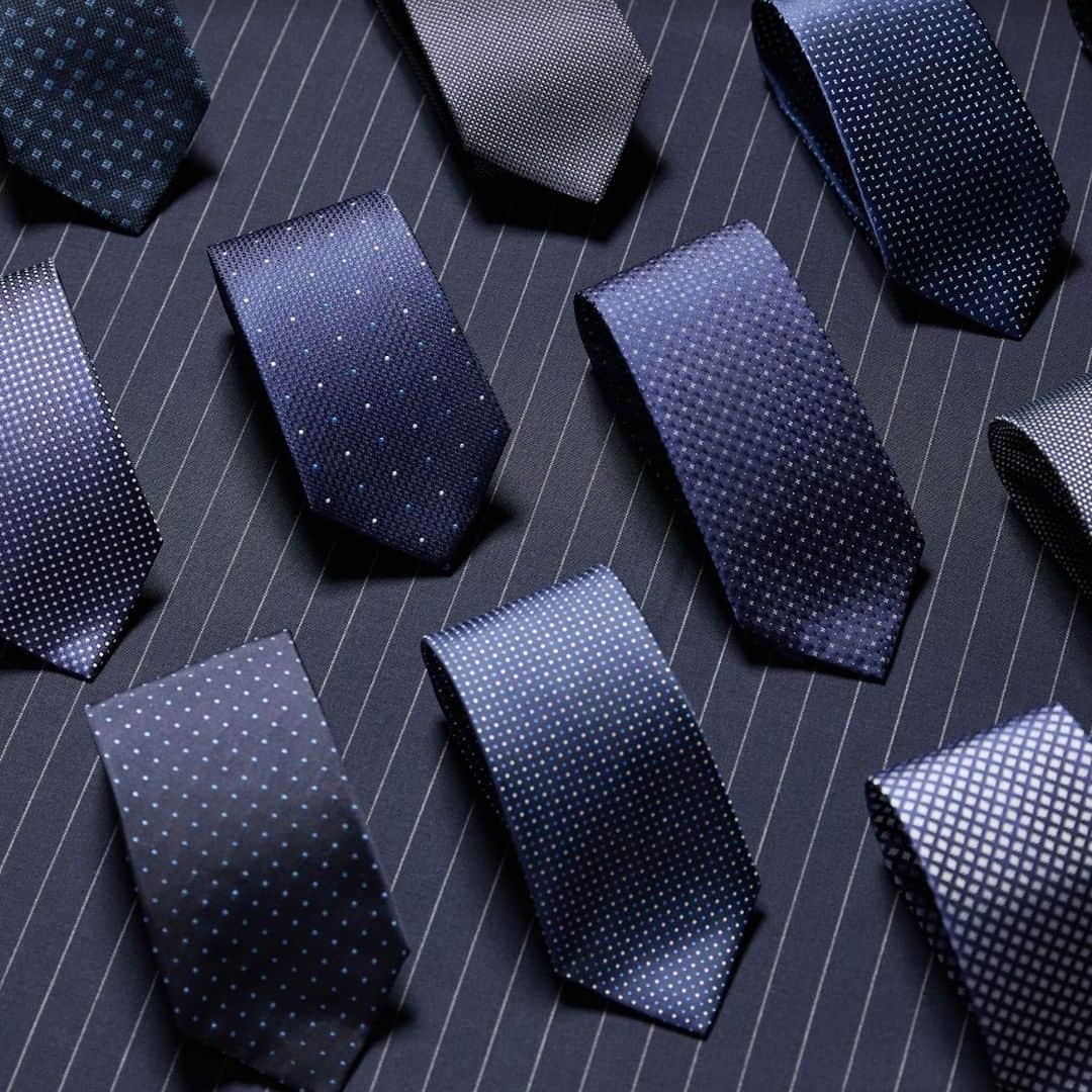 のインスタグラム：「Find inspiration in your work wardrobe; a charcoal flannel, a navy pinstripe, and then mix things up with one of Huntsman's new and exclusive ties. Discover pin-dots, micro-prints and grid-checks for ties to suit every occasion. Visit the website or in store to shop the collection.  #Bespoke #HuntsmanSavileRow #Huntsman100 #HuntsmanTies」