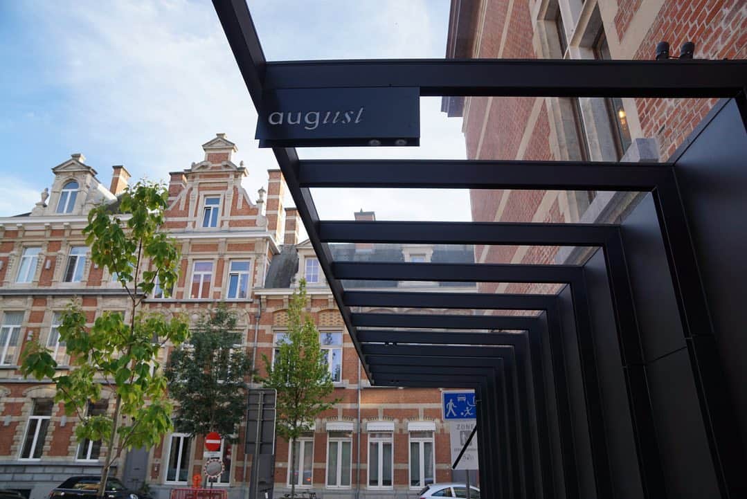 のインスタグラム：「🇧🇪 Antwerp に。 Hotel august. • #antwerp @augustantwerp」