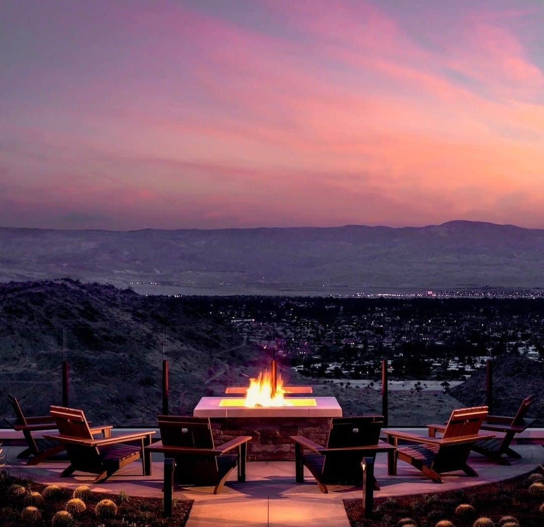 リッツ・カールトンさんのインスタグラム写真 - (リッツ・カールトンInstagram)「Find serenity fireside, and enjoy the warmth of a peaceful evening at The Ritz-Carlton, #RanchoMirage. ⁣⁠ ⁣⁠ #California #WestCoast #CA #Cali #CoachellaValley #PalmSprings #FirePit #Sunset #GoldenHour #Serenity #Horizon #Desert #Vacation #Getaway #Travel #Travelgram #InstaTravel #TravelDiaries」9月16日 6時00分 - ritzcarlton