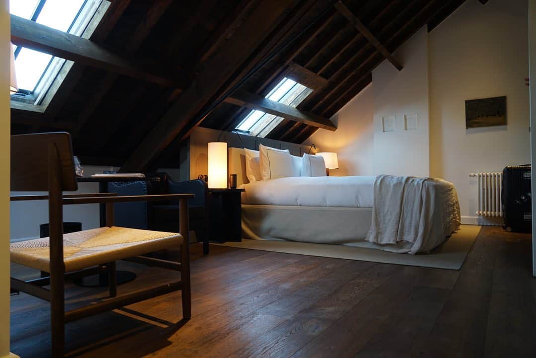 のインスタグラム：「🇧🇪 hotel august ・ #antwerp @augustantwerp」