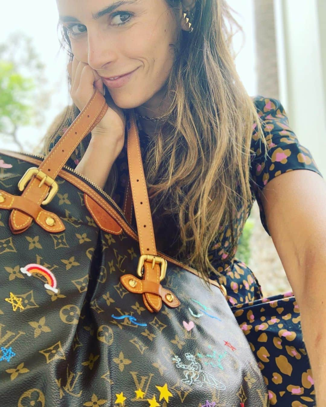 ジョーダナ・ブリュースターさんのインスタグラム写真 - (ジョーダナ・ブリュースターInstagram)「@c.bonz, I’m floored. Your whimsical design brought my 💼 to life . It’s now my favorite. Thank you ⭐️☀️🌎❤️ P.S. can you now do my entire closet?」9月16日 6時10分 - jordanabrewster