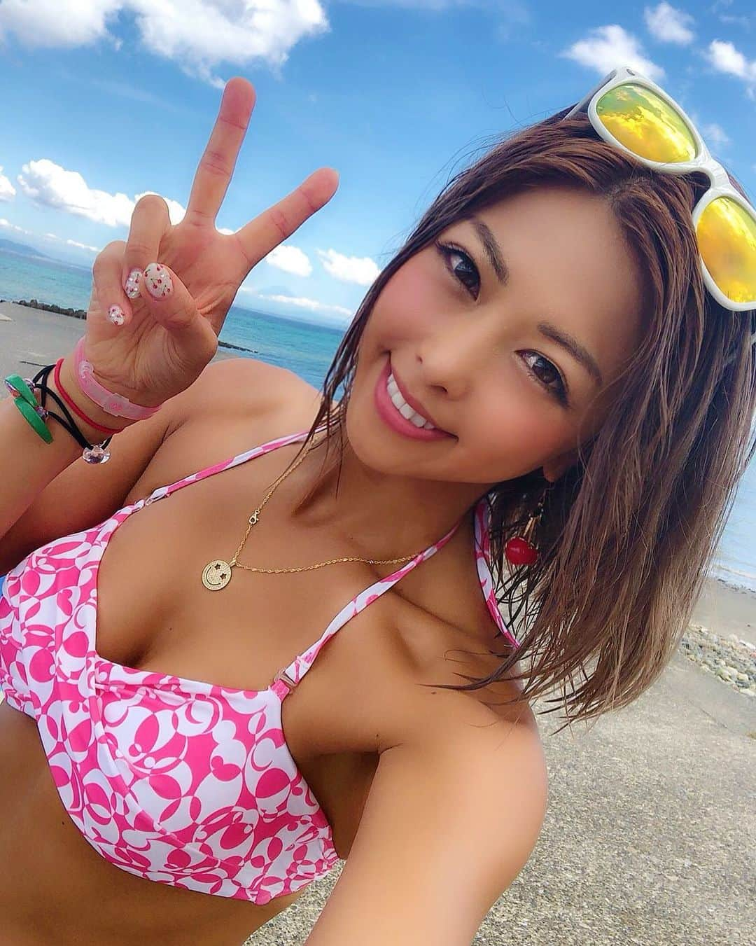 あおい夏海さんのインスタグラム写真 - (あおい夏海Instagram)「おはようございます💓 今週も始まりました！！ 今日は祝日ですが、 今日も皆さん元気に頑張っていきましょー💕💕 . . 水着 @pixyparty  ネックレス @eclliance326 いま @eclliance326 さんがキャンペーン中で、クーポンコード【aoi】で30%offになるよ💕 . #あおい夏海 #海 #サングラス #ネックレス #アクセサリー  #ネックレス #ビジョビ @b_b_j.j #海好き #スポーツ女子 #ゴルフ女子 #スポーツ好き #マリンスポーツ #筋肉女子 #筋トレ女子」9月16日 7時04分 - natsumi.aoi