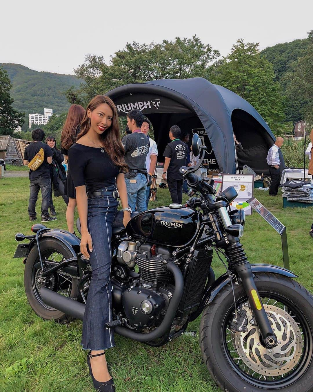 CAMIRAさんのインスタグラム写真 - (CAMIRAInstagram)「TRIUMPH NATIONAL RALLY🖤 ブースや沢山楽しめるコンテンツが山盛りでした🤩🤩 楽しかったー！！ @triumph_motorcycles_japan  #バイク女子#バイク#バイクのある風景#バイクのある生活#バイクイベント#バイク好きな人と繋がりたい#タイガー800#triumph#アドベンチャー#アドベンチャーバイク#トライアンフ#トークショー#ボンネビルボバーブラック#ボンネビル#tiger800#bike#bikegirl#motocycle#bikelife#streettriple#motorcycle#motorcycle_moment#motorcyclegirl#bike_japan#adventurebike#adventurerider」9月16日 7時04分 - camila.528