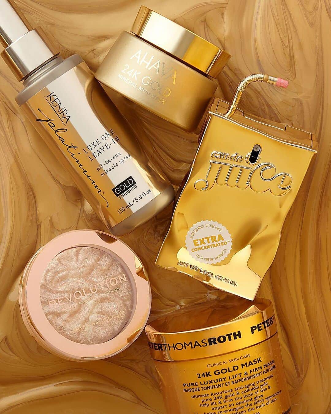 ULTA Beautyさんのインスタグラム写真 - (ULTA BeautyInstagram)「Get gilded 🏆✨ Metallic shine takes the spotlight this fall from face to fragrance. How do you go for gold? #ultabeauty」9月16日 7時10分 - ultabeauty