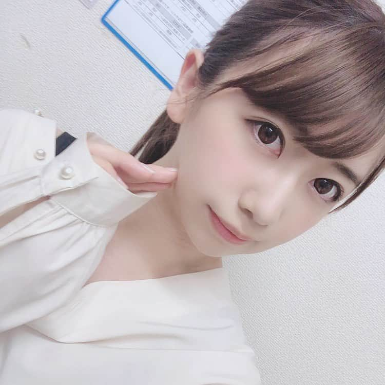 大浦真奈美のインスタグラム：「おはよ♥ 現場向かい中  #月曜日 #雨だけど  #頑張ろう  #AV #セクシー女優  #ポニーテール #👱‍♀️」