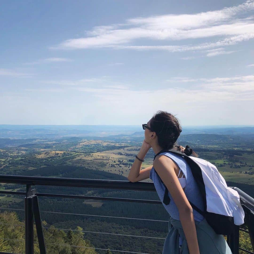 lixibei_iceのインスタグラム：「☁️🎈⛰️ 似乎一切都步入正轨了 准备开始新的一周 🤓」