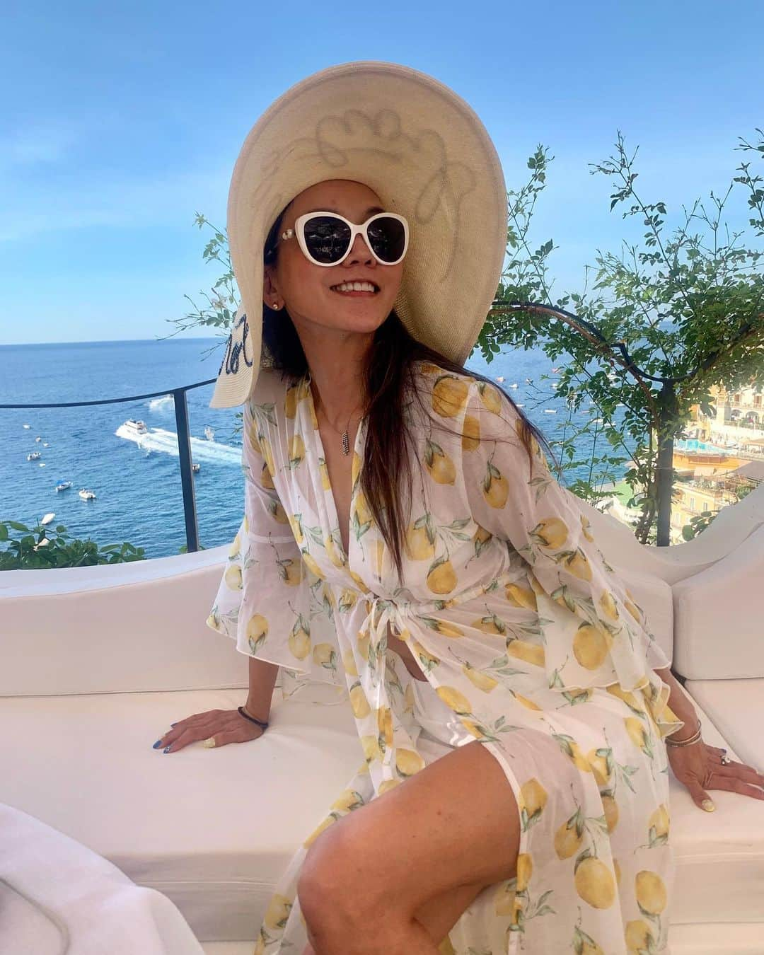 和央ようかさんのインスタグラム写真 - (和央ようかInstagram)「Love Positano fashion 👗❤️💕🇮🇹 Very summery  ポジターノファッション好き❤️🇮🇹素材も軽くて着やすく色も本当に綺麗😍2枚ともmade In Positano 他にもちょっと🙄🙄🙄 好き過ぎて買い過ぎたかな🙄思いっきり夏モノだが、NYはこれから秋冬になるのに大丈夫か私🙄😬NYのお家はNYなのに何故か夏モノがかなり多い🙄😅🤣😬 #takakoworldstylin🌎  #lifestyle #italy 🇮🇹 #Positano #yolawao #positanofashion #和央ようか#イタリア #ポジターノ」9月16日 7時46分 - yokawao0215