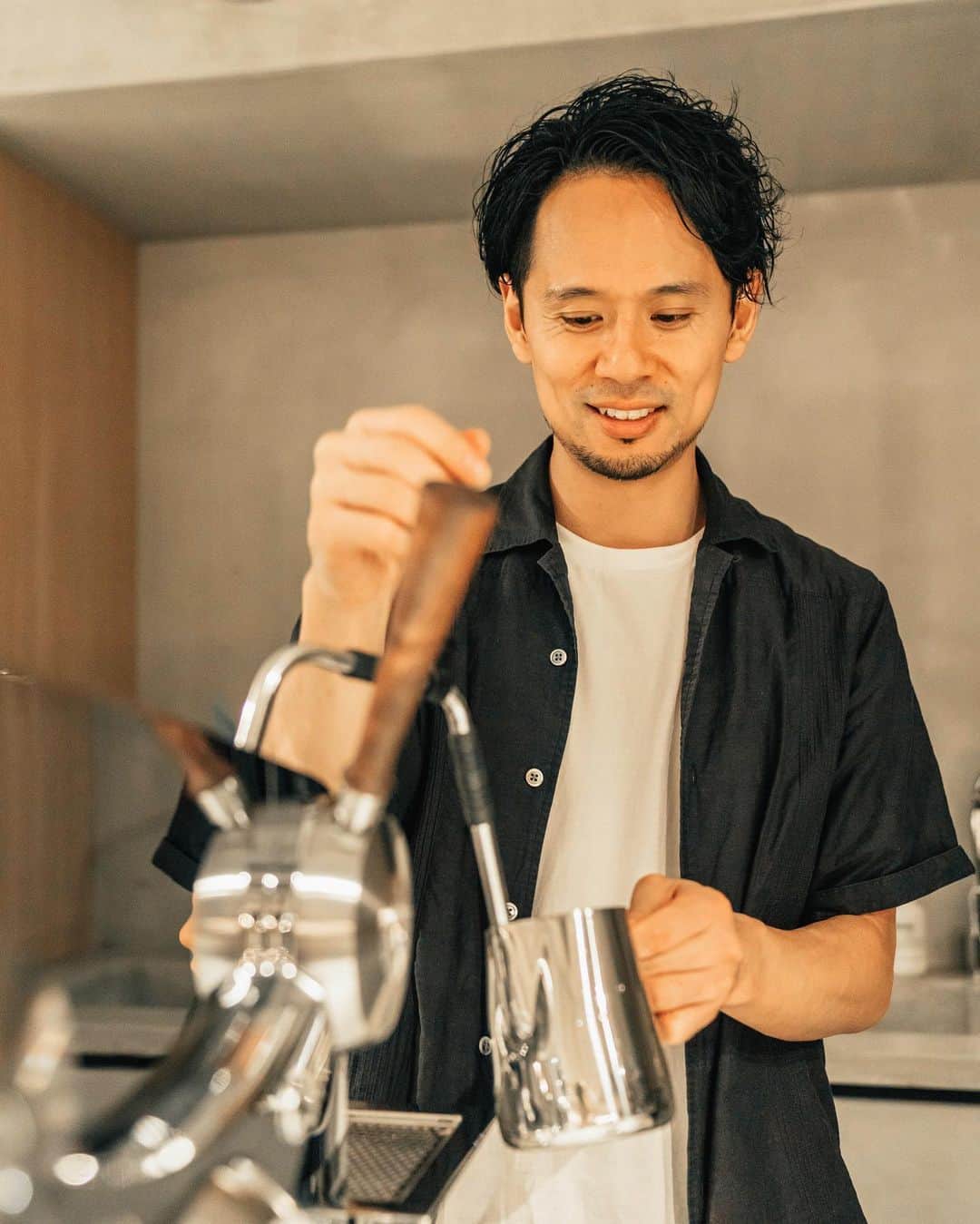山口淳一さんのインスタグラム写真 - (山口淳一Instagram)「Good morning from @here.kyoto  連休最終日もお待ちしております！ — #japan #kyoto #here #coffee #herekyoto #canele #latte #latteart #art #cafe #slayer #espresso #roasting #roaster #probat  #日本 #京都 #コーヒー #カヌレ #ココカヌレ #ラテ #ラテアート #アート #スレイヤー #エスプレッソ #ロースター #焙煎」9月16日 7時51分 - junichi_yamaguchi