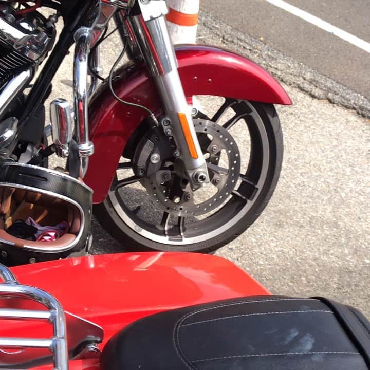 トレ・クールのインスタグラム：「Hella Mega Harley Sunday #hellamegatour #harleydavidson」
