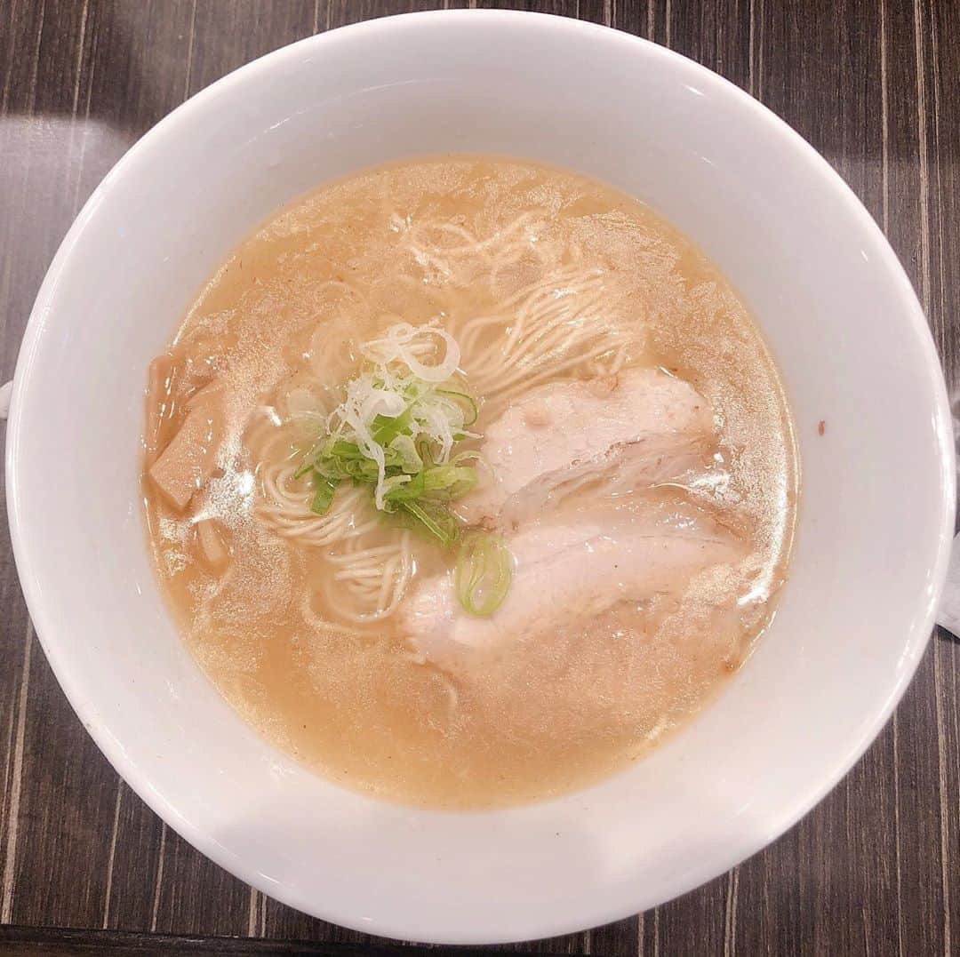 野々垣美希のインスタグラム：「🍜 ラーメン真上から撮影するの好き かわいい🤤🤤🤤💓 #ラーメン #ラーメン女子」