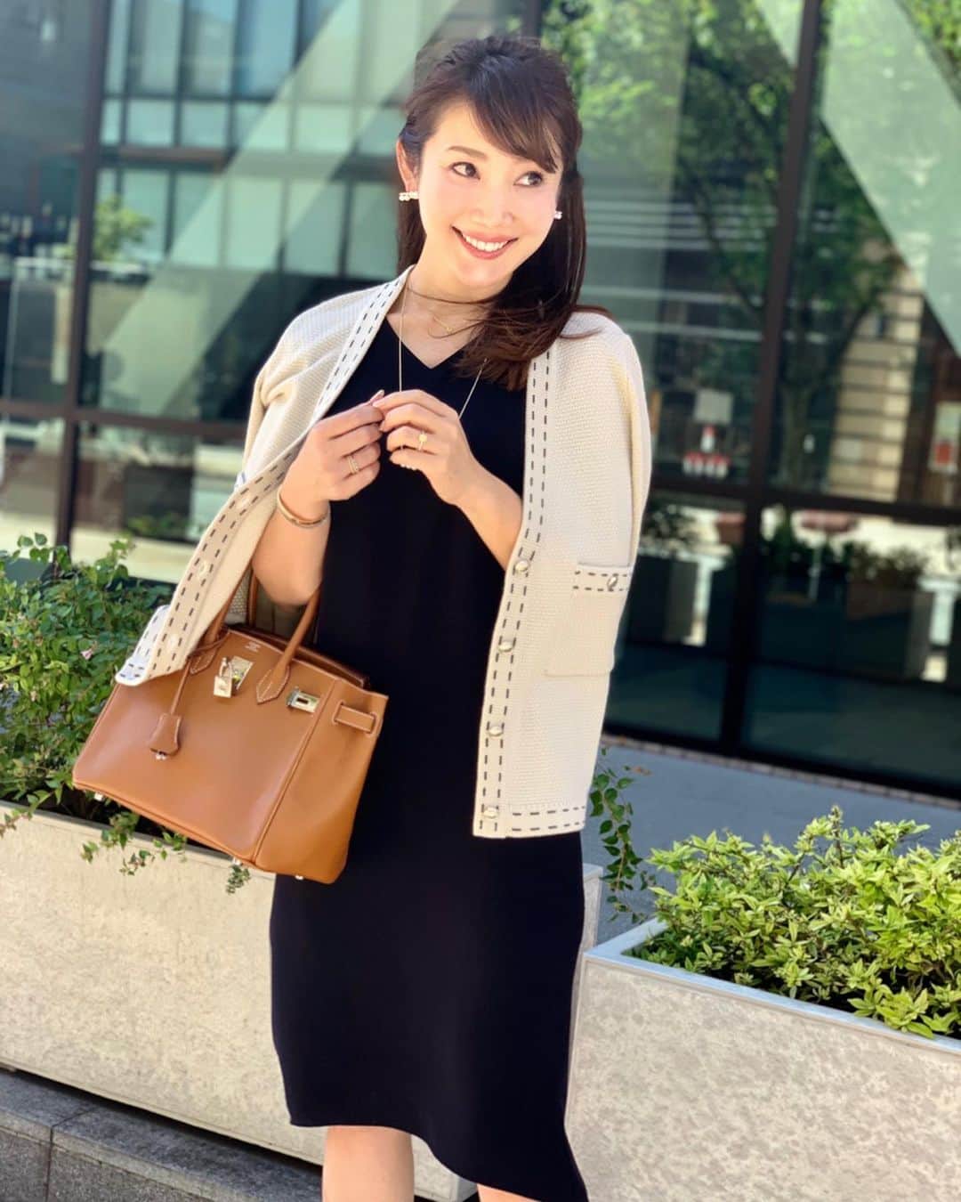 吉田美紀さんのインスタグラム写真 - (吉田美紀Instagram)「・ ・ 敬老の日の連休˚⁎⁺˳✧༚ お天気にも恵まれた静岡でした！ ・ カーディガンは今日発売の新作♡ 宜しければチェックしてくださいね･:*.:+ ・ onepiece→#blenheim  cardigan→#lialapg bag→#hermes  accessories→#liala ・ #cardigan #coordinate #outfit #ootd #look #style #fashion #wardrobe #instagood #instafashion #ママコーデ #ママコーディネート #ママファッション #カーディガン #コーディネート #ファッション」9月16日 8時11分 - miki__yoshida