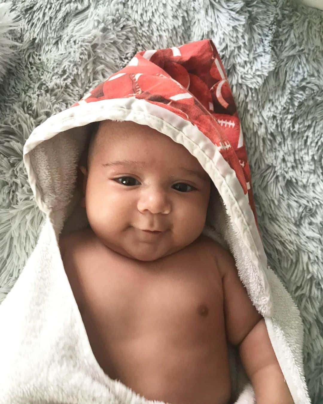 ニコール・ ポリッツィのインスタグラム：「The champ is here 👶🏽🔥 #Angelo」