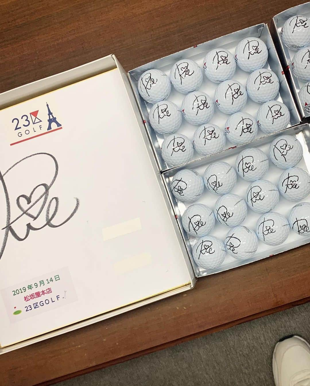 辻梨恵さんのインスタグラム写真 - (辻梨恵Instagram)「23区GOLFイベント✨ 大盛況でした✨ 足を運んでくれた皆様、ウェアをご購入いただいた皆様、ありがとうございました😊‼︎ . 皆さまから逆にお土産たくさん頂いちゃって…すみませんありがとうございます😂✨ . 今回も、たくさんお話できたり似合うウェアを探したり とっても楽しい時間でした😊♪ . 試合会場ではこんなオフな感じ無いので、別人だと思われるかもしれません😂💦 . 次は12月の前に、10月14日(月祝)東京で同じ感じのイベントありました😊 是非お越しください♪♪♪ . 本日はありがとうございました✨ . #23区GOLF #辻梨恵」9月16日 19時19分 - s2.golf