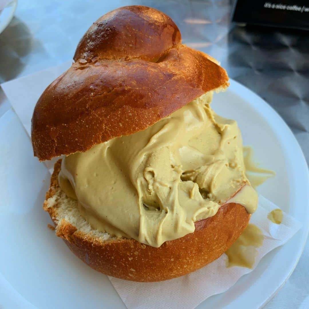 Symmetry Breakfastさんのインスタグラム写真 - (Symmetry BreakfastInstagram)「Brioche con gelato @rosybar.modica in Sicily 🇮🇹 breakfast like a Sicilian with a small cappuccino ❤️ Pistachio gelato should never ever be lurid green, but a kind of muddy green colour, Rosy Bar has maybe some of the best I’ve ever tasted! - - - - - - - - - - - - - - - - - We are in Sicily for the birthday of one of my oldest friends Adrianna! Hanging out and drinking wine has been high on the agenda, but yesterday we went wild swimming in Laghetti di Cave Grande (the last few images on the carousel) #symmetrybreakfast #sicilia #italianfood #italianbreakfast」9月16日 19時16分 - symmetrybreakfast