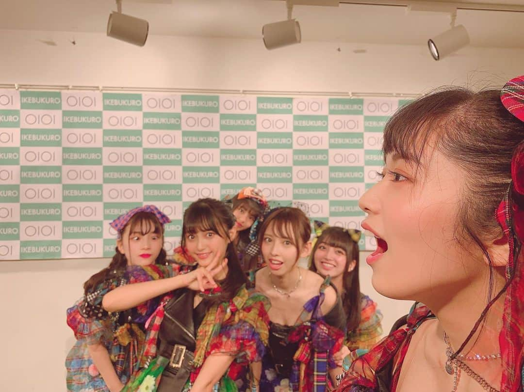 マジカル・パンチラインさんのインスタグラム写真 - (マジカル・パンチラインInstagram)「#アイドル #ライブ #JC #JK #JD #かわいい #フォロー募集 #遠近法 #池袋マルイ #ロック #ライダース #followme #idol #cute」9月16日 17時48分 - magipun_official