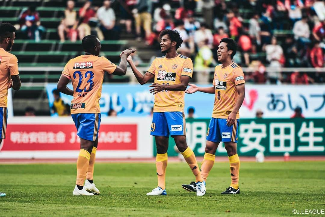 Ｊリーグさんのインスタグラム写真 - (ＪリーグInstagram)「. Play Back JLEAGUE⚽️📸﻿ 🏆 . #明治安田生命Ｊ１リーグ 第２６節﻿ 印象的なシーンをプレイバック🔥. . ﻿#Ｊリーグ ﻿#jleague #横浜Fマリノス #仲川輝人 #川崎フロンターレ #山村和也 #ガンバ大阪 #渡邉千真 #鹿島アントラーズ #セルジーニョ #ヴィッセル神戸 #ダビドビジャ #清水エスパルス #エウシーニョ #ベガルタ仙台 #シマオマテ #セレッソ大阪 #田中亜土夢 #大分トリニータ #三平和司 #FC東京」9月16日 17時50分 - jleaguejp