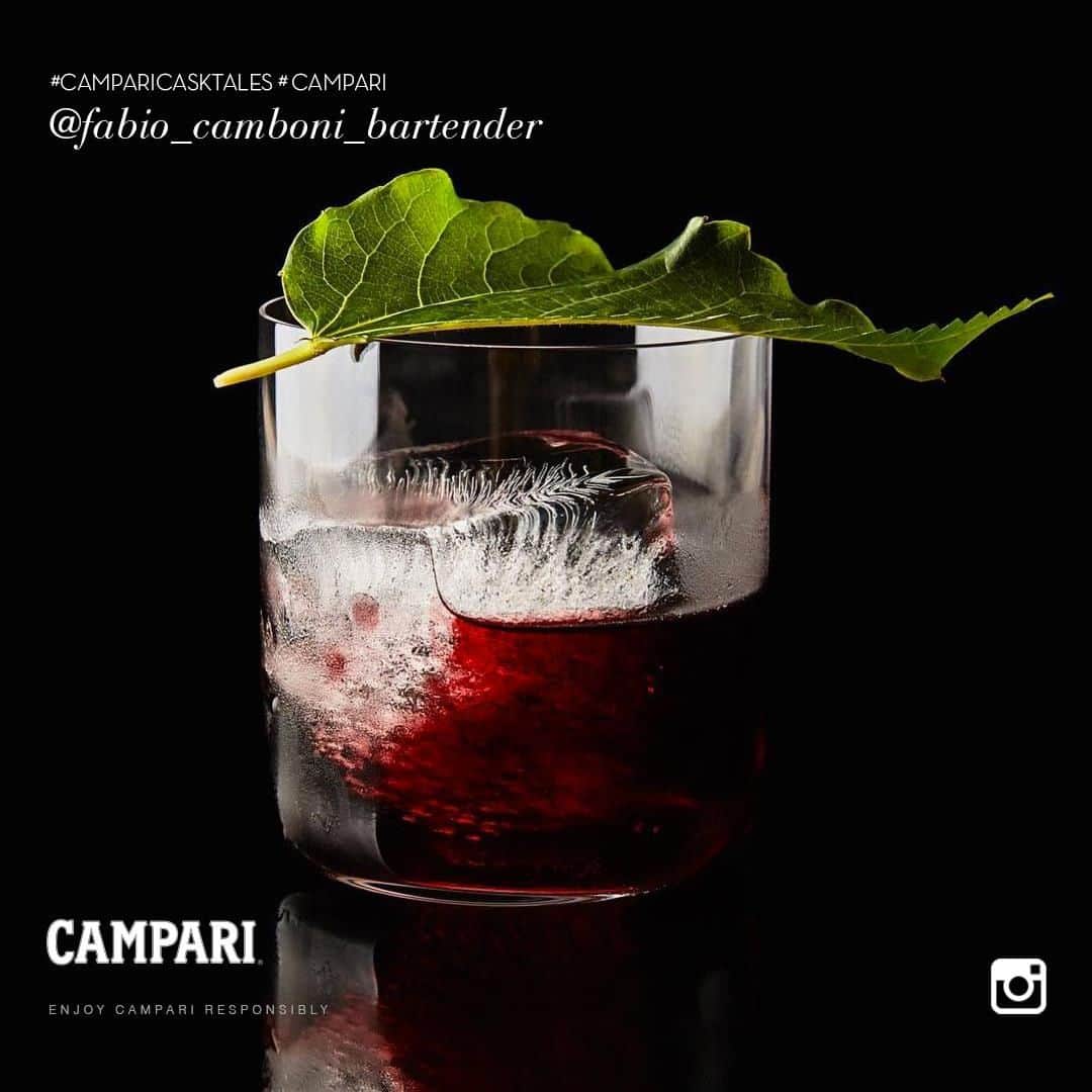 Campari Japanさんのインスタグラム写真 - (Campari JapanInstagram)「@fabio_camboni_bartender は、素晴らしい技術と秀逸なカンパリカクテルで、#ネグローニ 100周年に敬意を表します。⁠⁠ ⁠ #CAMPARI #アペリティーボ #カンパリレッド #Negroni #ネグローニ #イタリア #カクテル #cocktail #mixology #ミクソロジー #ミラノ #drinks #食前酒 #カンパリ  #N100 #100周年 #お酒 #お酒好き #バーテンダー #bar  #レシピ #ネグローニ ツイスト」9月16日 18時00分 - camparijapan
