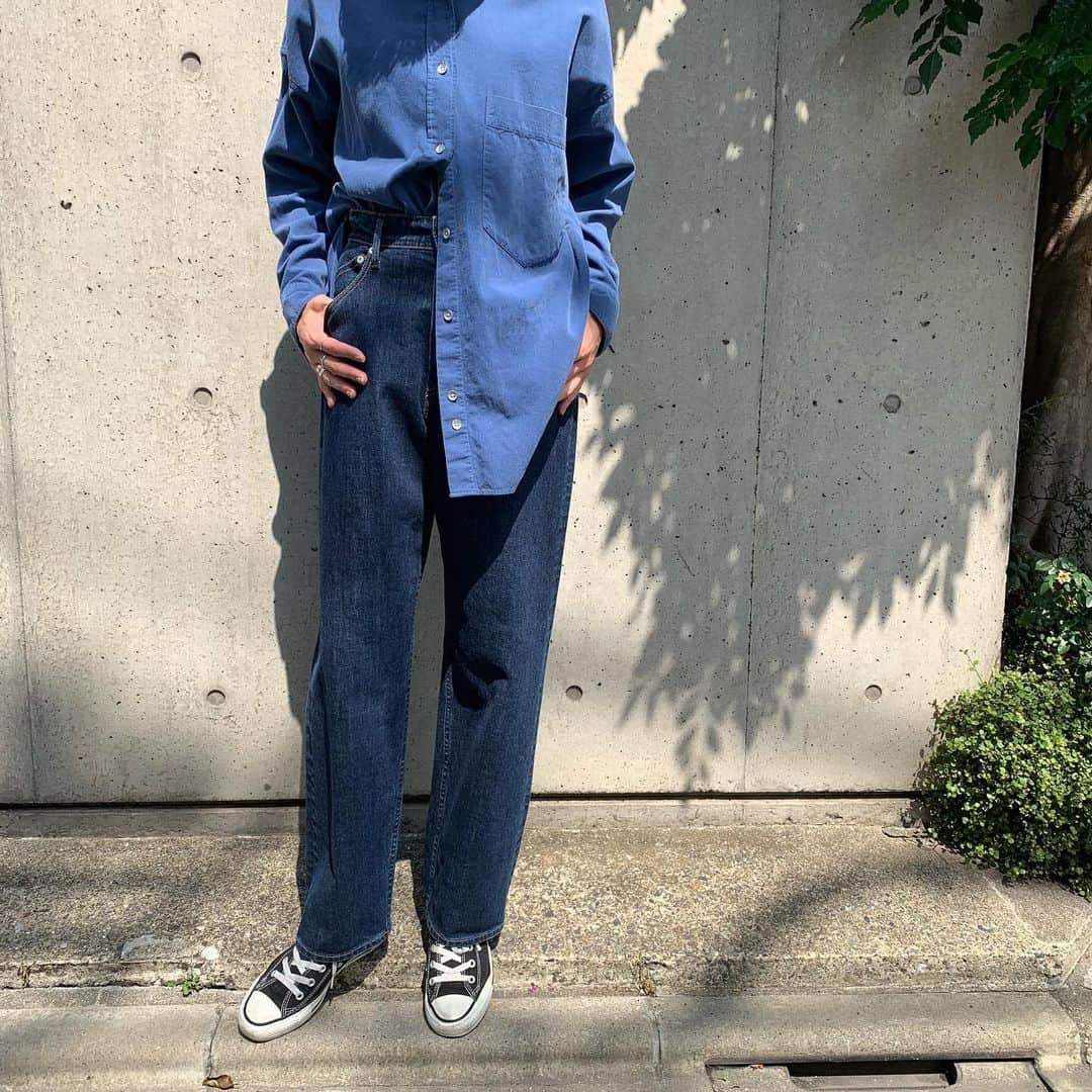 ヤヌークさんのインスタグラム写真 - (ヤヌークInstagram)「． ． 【KATE】 細畝コーデュロイのオーバーシャツが登場！！ ． 生地は厚すぎないので着膨れすることなくレイヤードスタイルが可能。すこし大きめのシルエットですが、日本人女性に合わせた絶妙なバランスに仕上げることで品のある印象にしました☺️ ． ． #yanuk #ootd #outfit #fashion #cordinate#instagood #love#like#kate#simple#blk#style#denim#style#tkees#ヤヌーク#デニム#シンプル #カジュアルコーデ #フラットシューズ#ワイドテーパード#ジーパン#ジーンズ#きょこ#トレンド#ファッション#今日のコーデ#163cm#yanuksnap」9月16日 17時58分 - yanuk_official