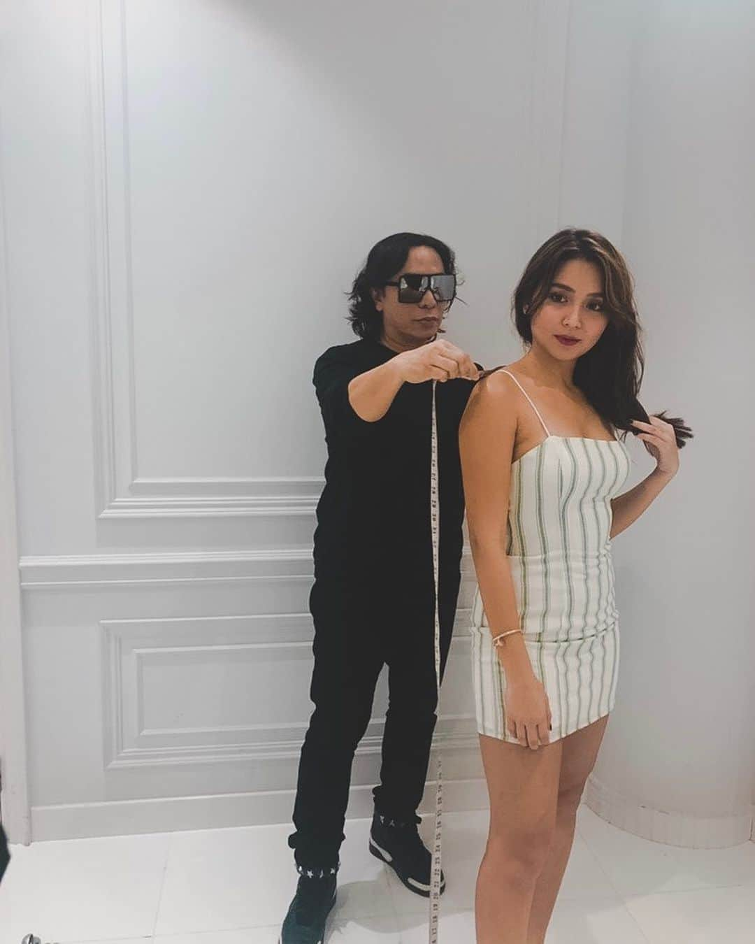 Kathryn Bernardoさんのインスタグラム写真 - (Kathryn BernardoInstagram)「When I visited @michael5inco’s atelier in Dubai, he actually had me try on several dresses to check the best cut, color, and silhouette for me. I fell in love with everything tbh, but in the end we were torn between red or pink (you already know what I chose 😸). I originally requested to incorporate T’nalak prints to make the look very Filipino, and he did so without compromising the signature Michael Cinco aesthetic by mimicking the patterns using Swarovski crystals. 💯 Thank you so much Michael and team for accommodating me despite your very busy schedule and for making our vision a reality! This Filipiniana is everything I wanted and more. I am forever your fan and I could only wish for more collaborations in the future. 💖 Special thanks to @valtaguba as well for helping us out with the fittings and minor alterations! 😘」9月16日 18時08分 - bernardokath