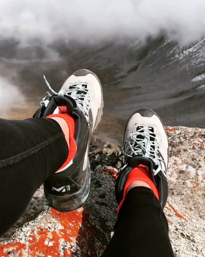 のインスタグラム：「Where a pair of Super Trident GTX W is supposed to bring you 🏔 🎥 @levartgirl  #MilletRiseUp #hike #hiking #hikingshoes #rando #randonnee #shoes #mountain #naturelovers #clouds」