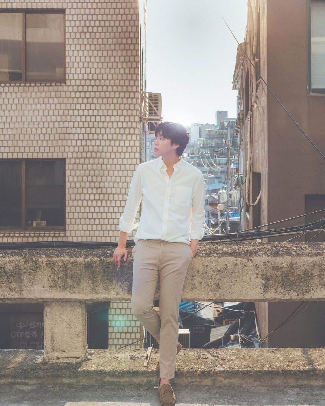 イェジュン のインスタグラム：「사촌형 @youngho_gogo 과 함께한 사진 작업. 가을이구나아🍂」