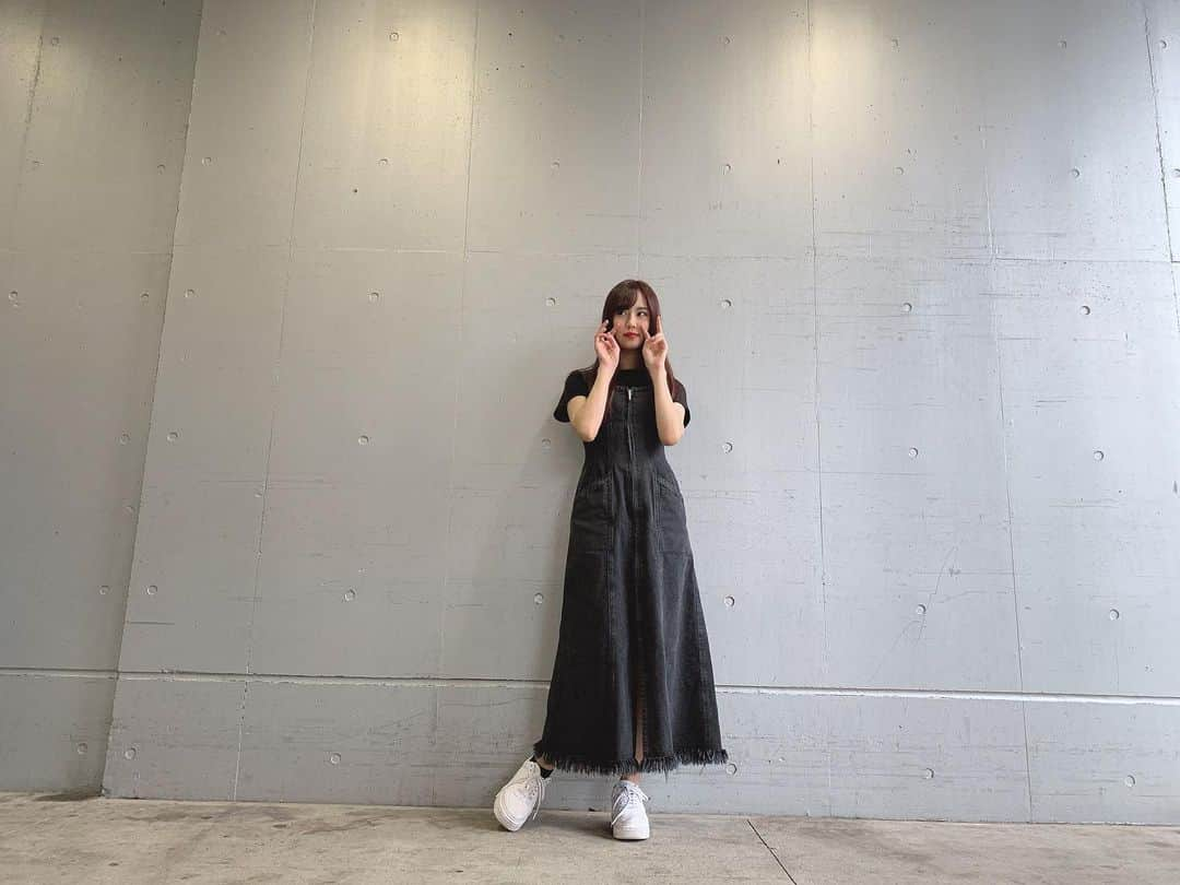 古賀成美さんのインスタグラム写真 - (古賀成美Instagram)「. 本日の私服👏 . . ありがとうございました！ 今日は最近、黒の服ばっかじゃん！って言われて、あ、たしかにそうだ！っておもいました。 笑 次は色物を着れるように頑張ります笑笑 . . #握手会 #私服 #黒 #snidel」9月16日 18時14分 - narunaru_330