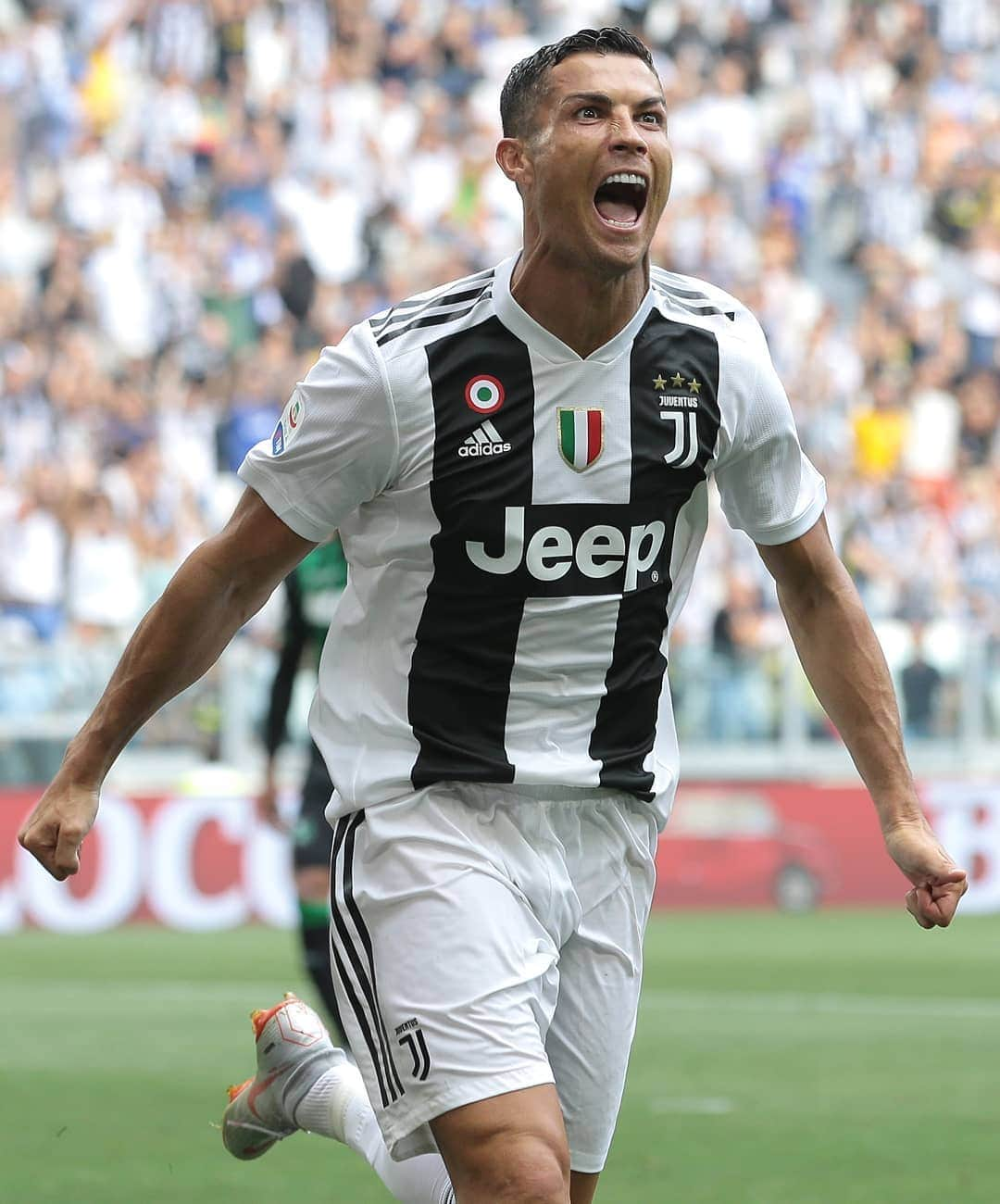 FIFAワールドカップさんのインスタグラム写真 - (FIFAワールドカップInstagram)「One year ago today, #TheBest FIFA Men's Player 2019 finalist @cristiano scored his first goal for @juventus. Will he take home the prestigious award next Monday?」9月16日 18時27分 - fifaworldcup