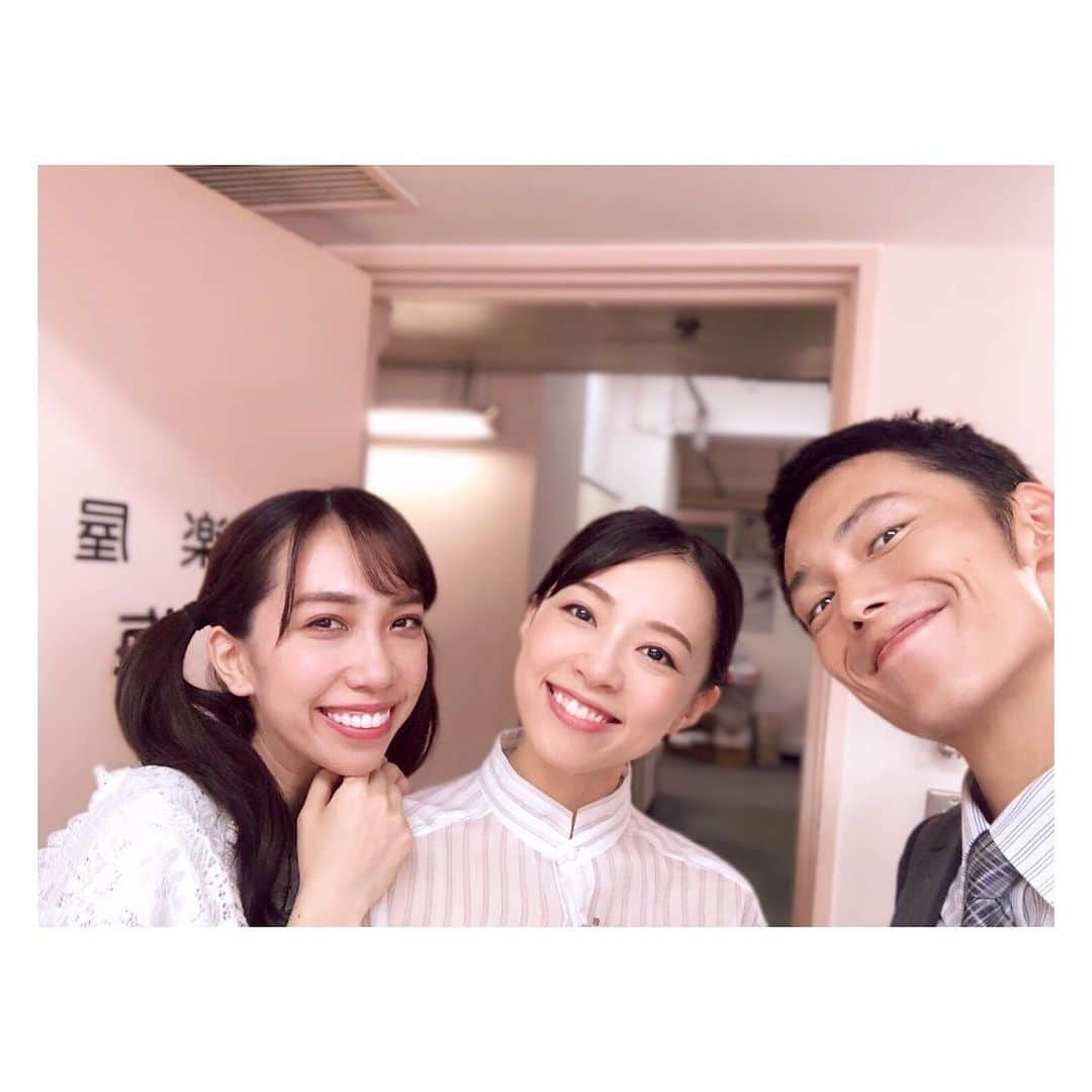 愛加あゆさんのインスタグラム写真 - (愛加あゆInstagram)「「ヘブンズ・レコード」東京千秋楽でした！！ 本当に本当にありがとうございました！！ 今日も大好きな方々が沢山来て下さって嬉しかったです！！ またゆっくり感想かきます。  神戸公演は、28日の18時、29日12時に出演します。  写真は終演後に家族写真。 #音楽朗読劇 #ヘブンズレコード #有楽町よみうりホール #菊田大輔 さん #蔭山ひろみ ちゃん #森のんの ちゃん」9月16日 18時20分 - manaka_ayu